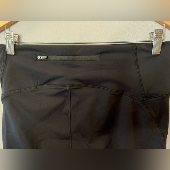 CRZ YOGA Black Biker Shorts Women’s Size 12 - Picture 5 of 6